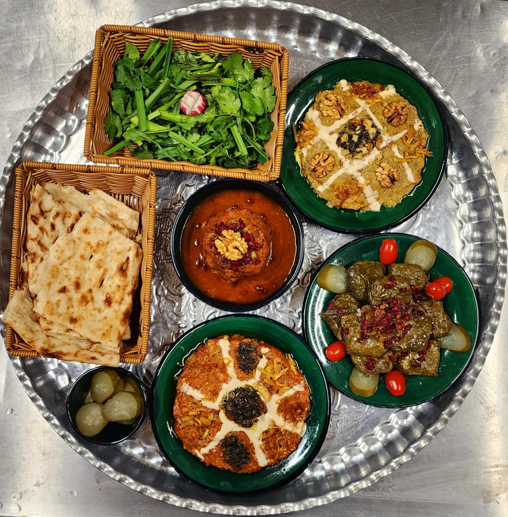 سفره خانه سنتی فانوس آبی 