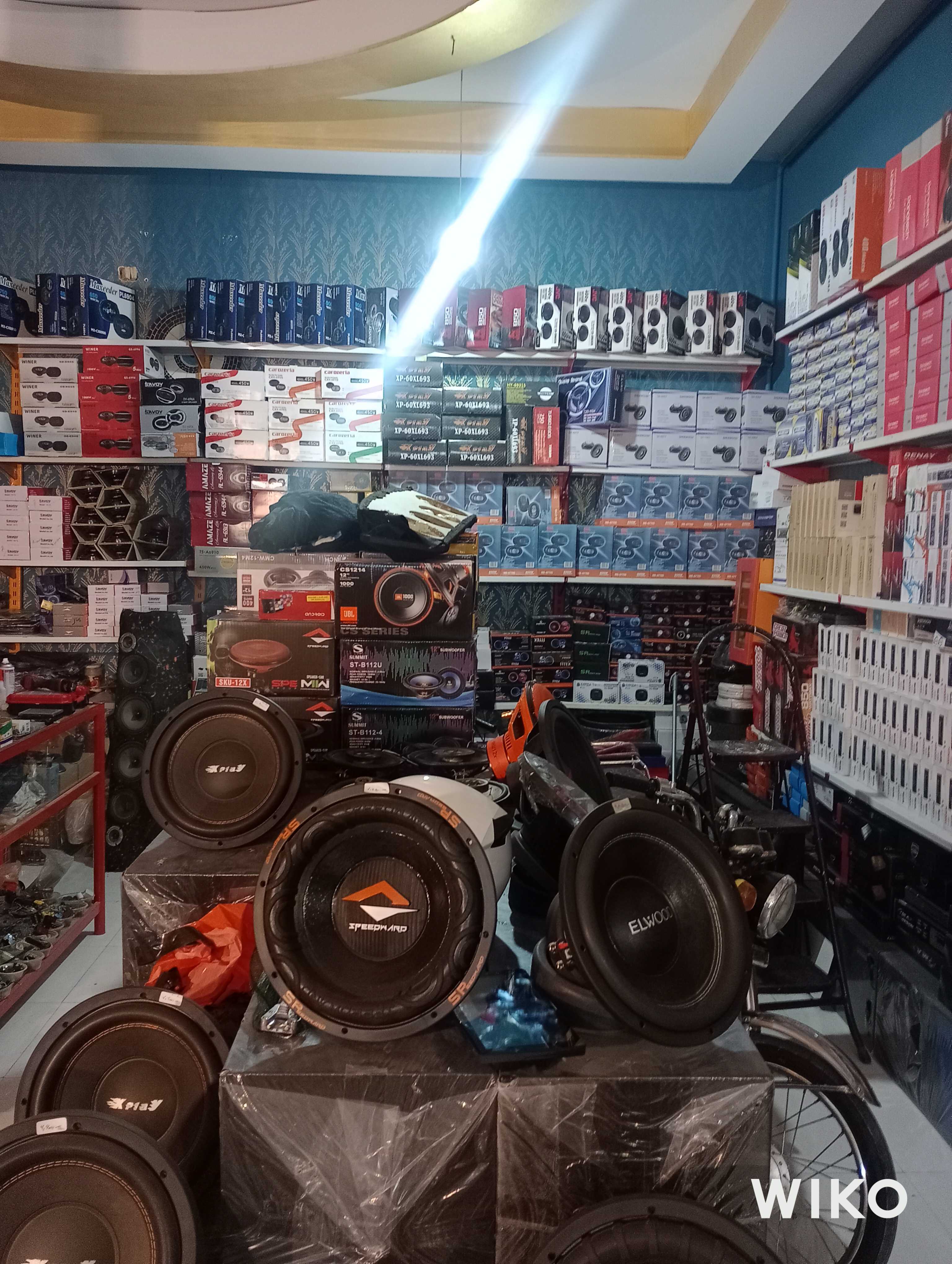 فروشگاه صوتی و تصویری آوا